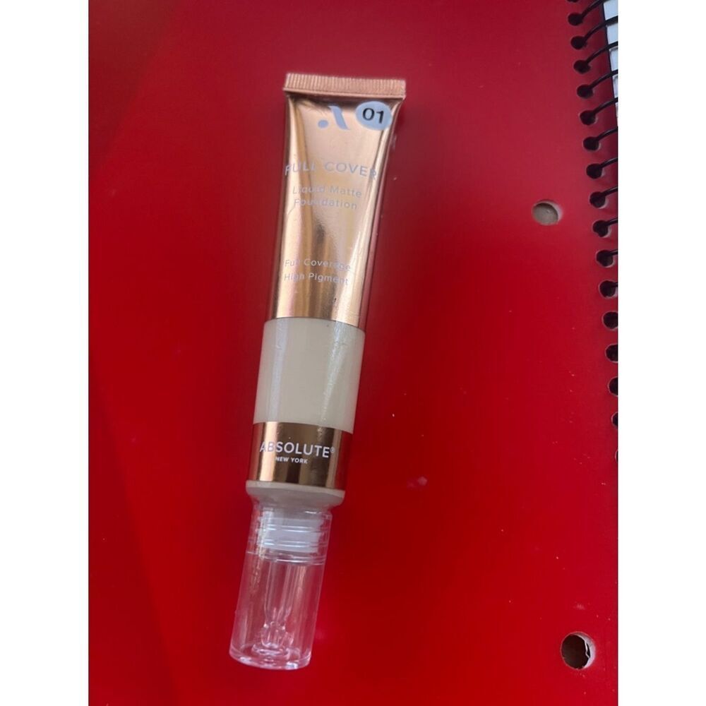 Absolute New York Full Cover Liquid Matte Foundation - 01 Light (Cream)